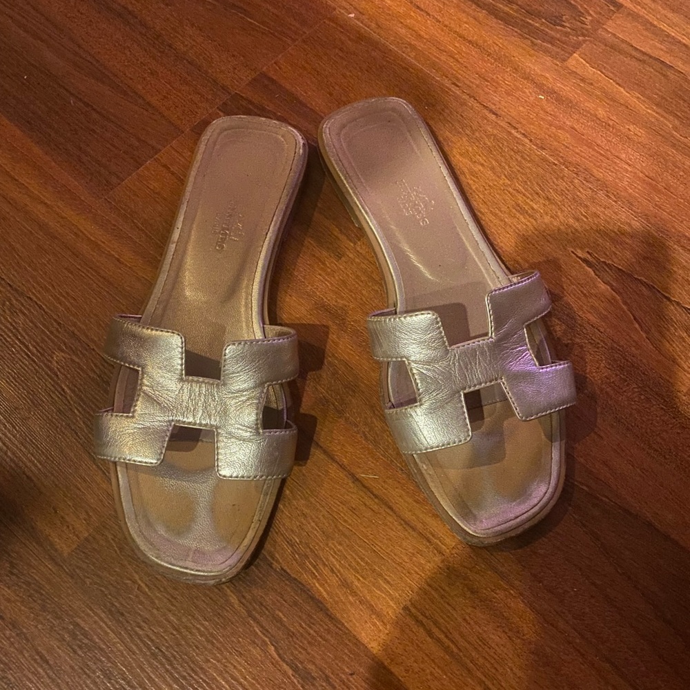 Hermes oran sandals rose gold